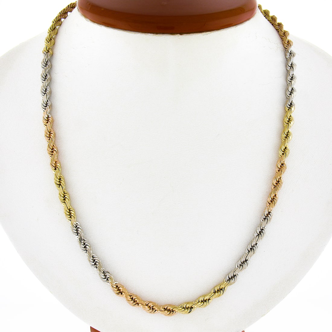 14k Tri Color Gold 18 Inch Rope Link Chain Necklace: 14k Tri Color Gold 18 Inch Rope Link Chain Necklace This exquisite necklace features a solid 14k tri-color gold design, beautifully crafted into a 4.7mm rope link chain. Measuring 18 inches in length,