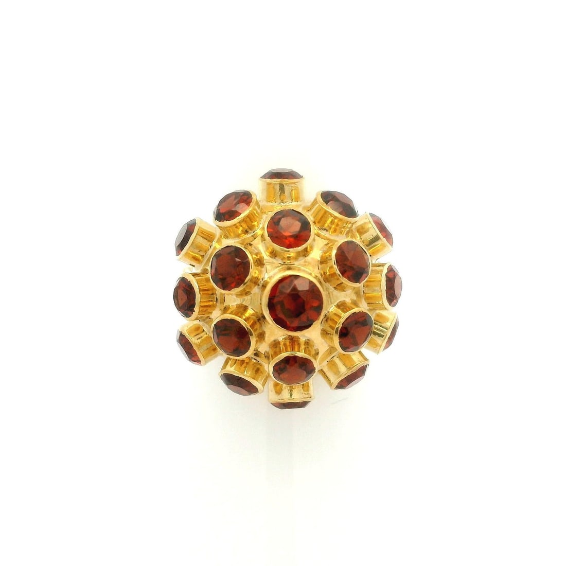 Vintage 18k Yellow Gold Garnet Sputnik Cocktail Ring: Vintage 18k Yellow Gold Garnet Sputnik Cocktail Ring This exquisite vintage cocktail ring features a stunning dome design crafted from solid 18k yellow gold. The centerpiece is adorned with 19 natural