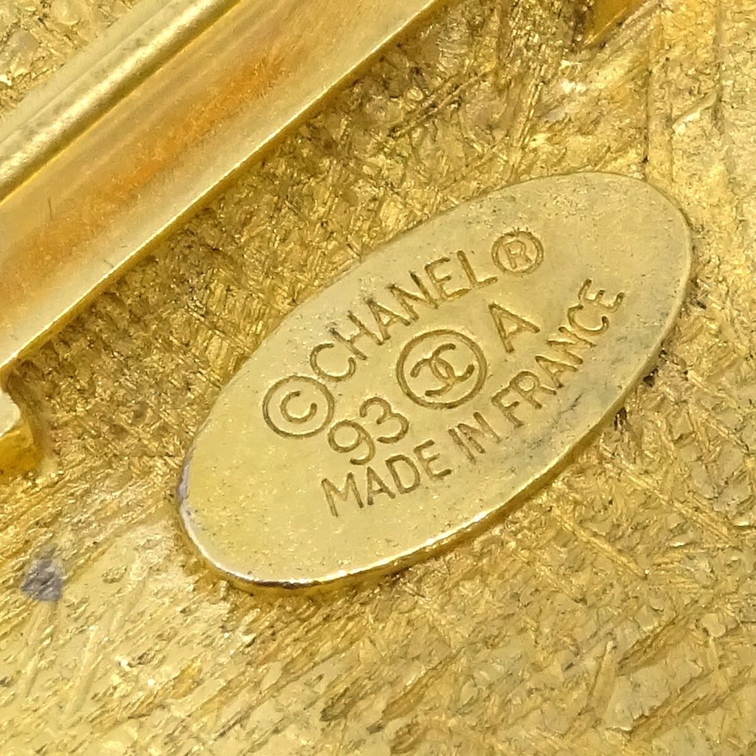 Chanel 93A Gold Plated Bow Arrow Heart Brooch Pin - 4