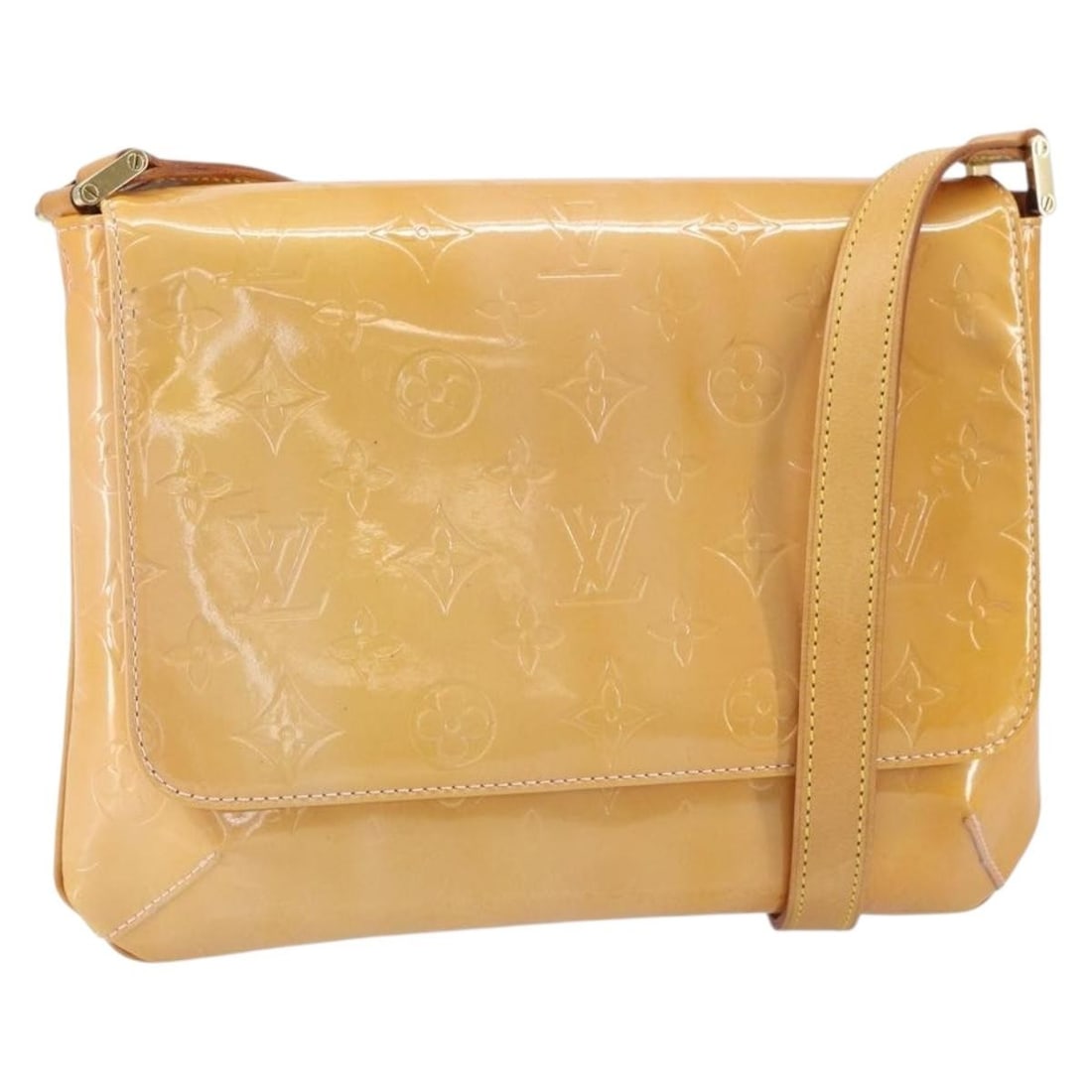 Louis Vuitton Marshmallow Pink Vernis Thompson Street Shoulder Bag M91070: Louis Vuitton Marshmallow Pink Vernis Thompson Street Shoulder Bag M91070 This Louis Vuitton Vernis Thompson Street shoulder bag features marshmallow pink patent leather with a glossy finish. It offer