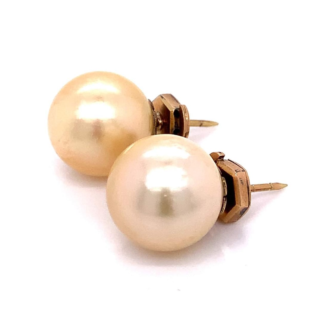 18K Yellow Gold South Sea Pearl Earrings 14.5mm Pair: 18K Yellow Gold South Sea Pearl Earrings 14.5mm Pair These exquisite South Sea Pearl Earrings are crafted from luxurious 18K yellow gold. Each earring features a stunning South Sea pearl, measuring ap