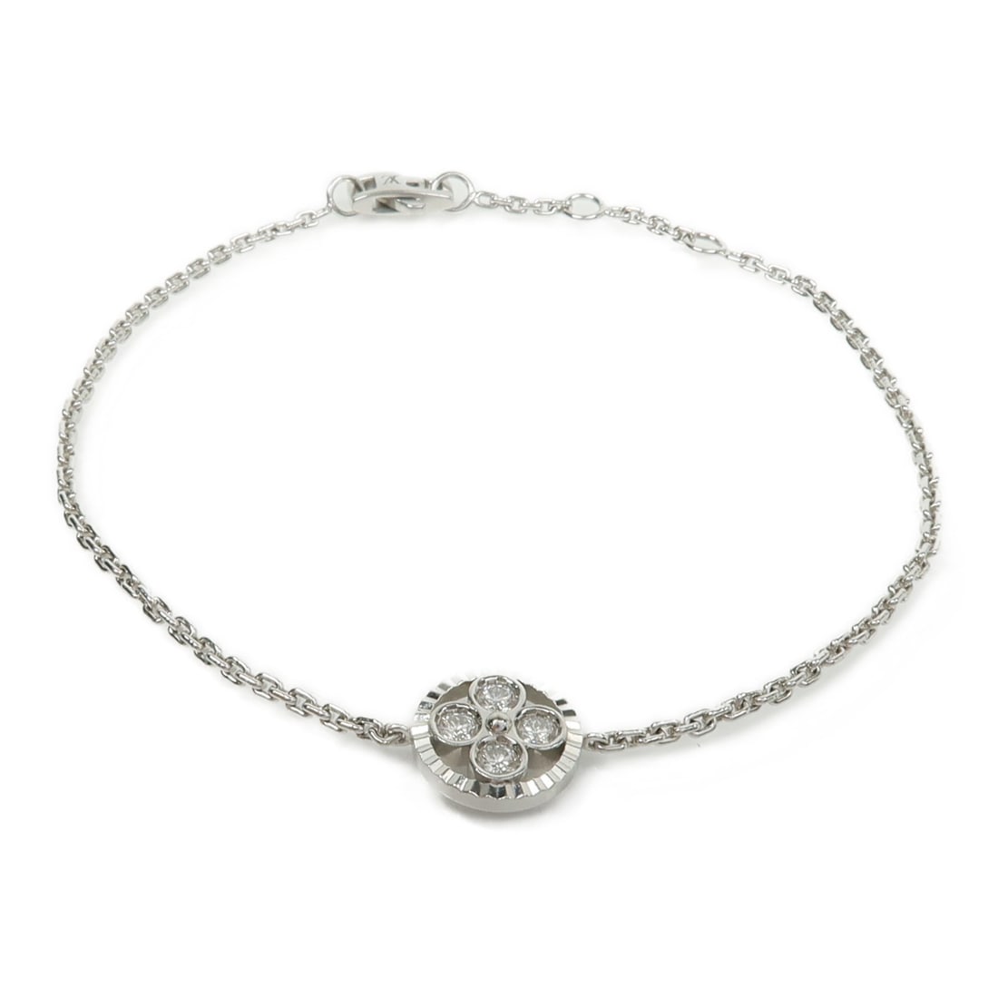 Louis Vuitton 18K White Gold Silver Bracelet Luxury French Design: Louis Vuitton 18K White Gold Silver Bracelet Luxury French Design This elegant LOUIS VUITTON bracelet is crafted from 18K white gold, offering a sophisticated silver hue. The bracelet features a class
