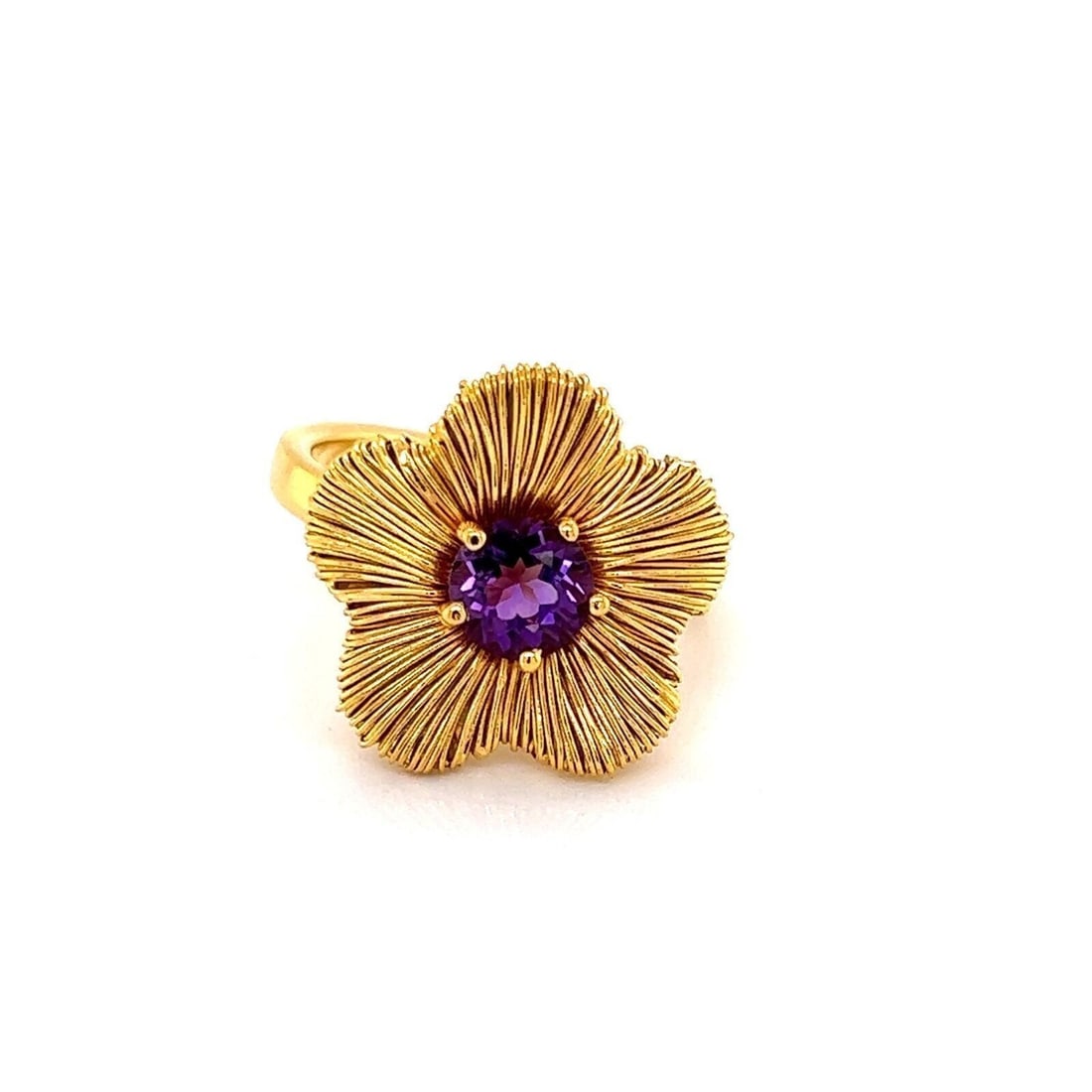 Penelope Amethyst Flower Ring in 18k Yellow Gold by Pasquale Bruni Size 7.5: Penelope Amethyst Flower Ring in 18k Yellow Gold by Pasquale Bruni Size 7.5 This Pasquale Bruni Penelope ring features an elegant flower design crafted from 18k yellow gold and set with a 6mm round am