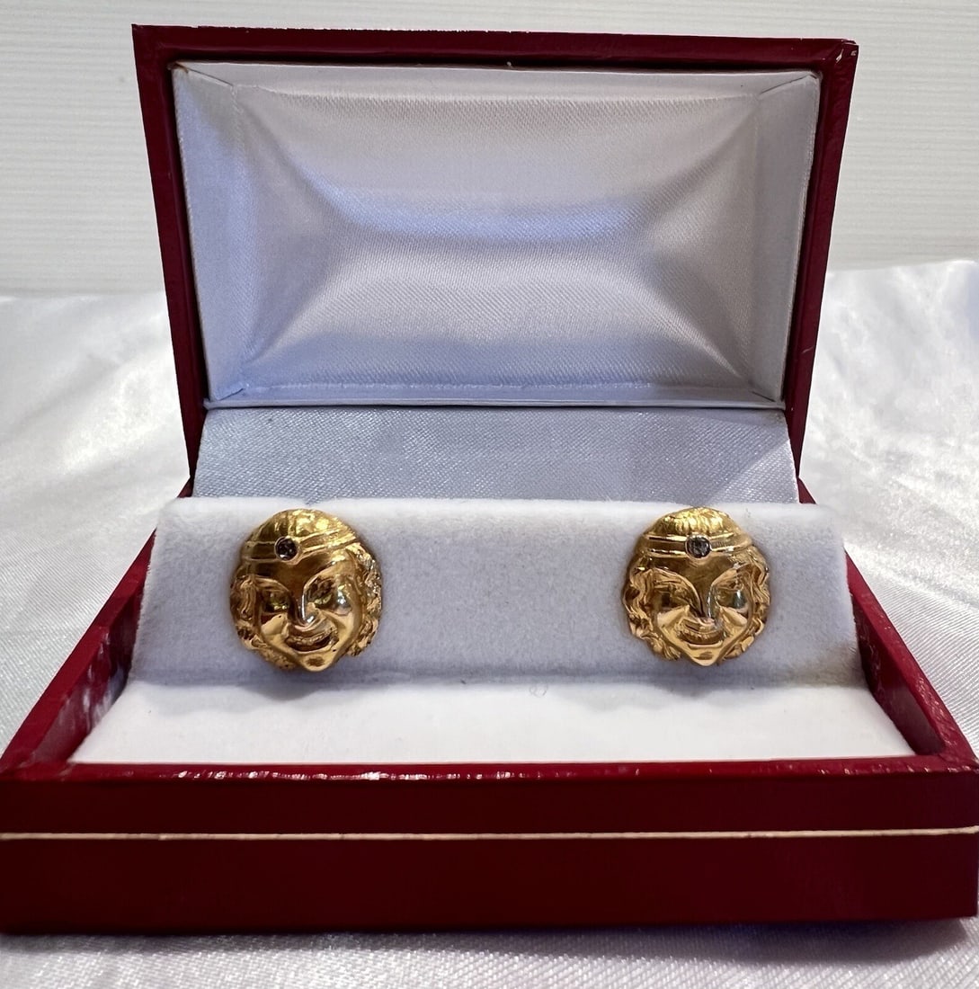 Vintage 18K Yellow Gold Diamond Cufflinks Early 1900s France: Vintage 18K Yellow Gold Diamond Cufflinks Early 1900s France Discover a stunning pair of vintage cufflinks crafted from 18K yellow gold, showcasing exquisite craftsmanship from the early 1900s. Each c