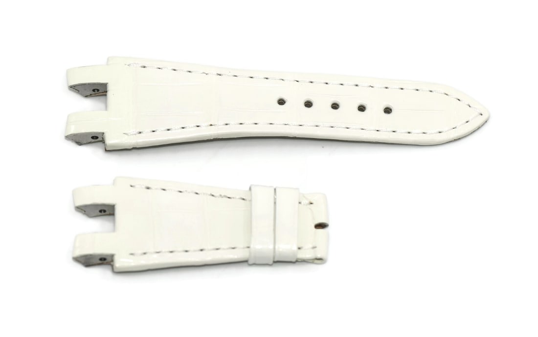 Ulysse Nardin 23mm White Leather Watch Strap 100% Authentic: Ulysse Nardin 23mm White Leather Watch Strap 100% Authentic Enhance your wristwatch with this authentic Ulysse Nardin white leather strap, designed for both elegance and comfort. Crafted from high-qua
