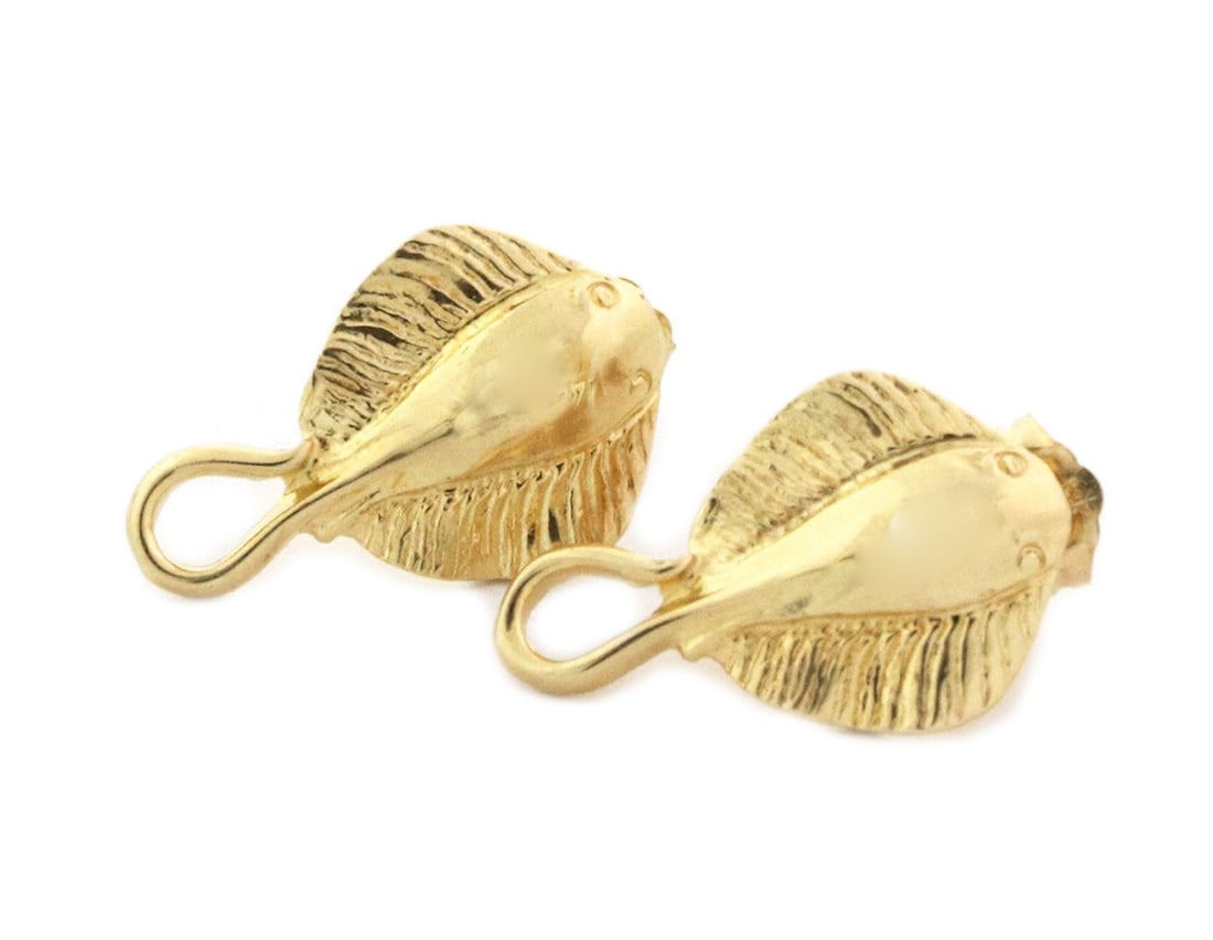 Pair of 14k Yellow Gold Stingray Shaped Stud Earrings: Pair of 14k Yellow Gold Stingray Shaped Stud Earrings These stud earrings are crafted from 14k yellow gold and feature a polished finish. Designed in the shape of a sting ray fish with a curled tail,