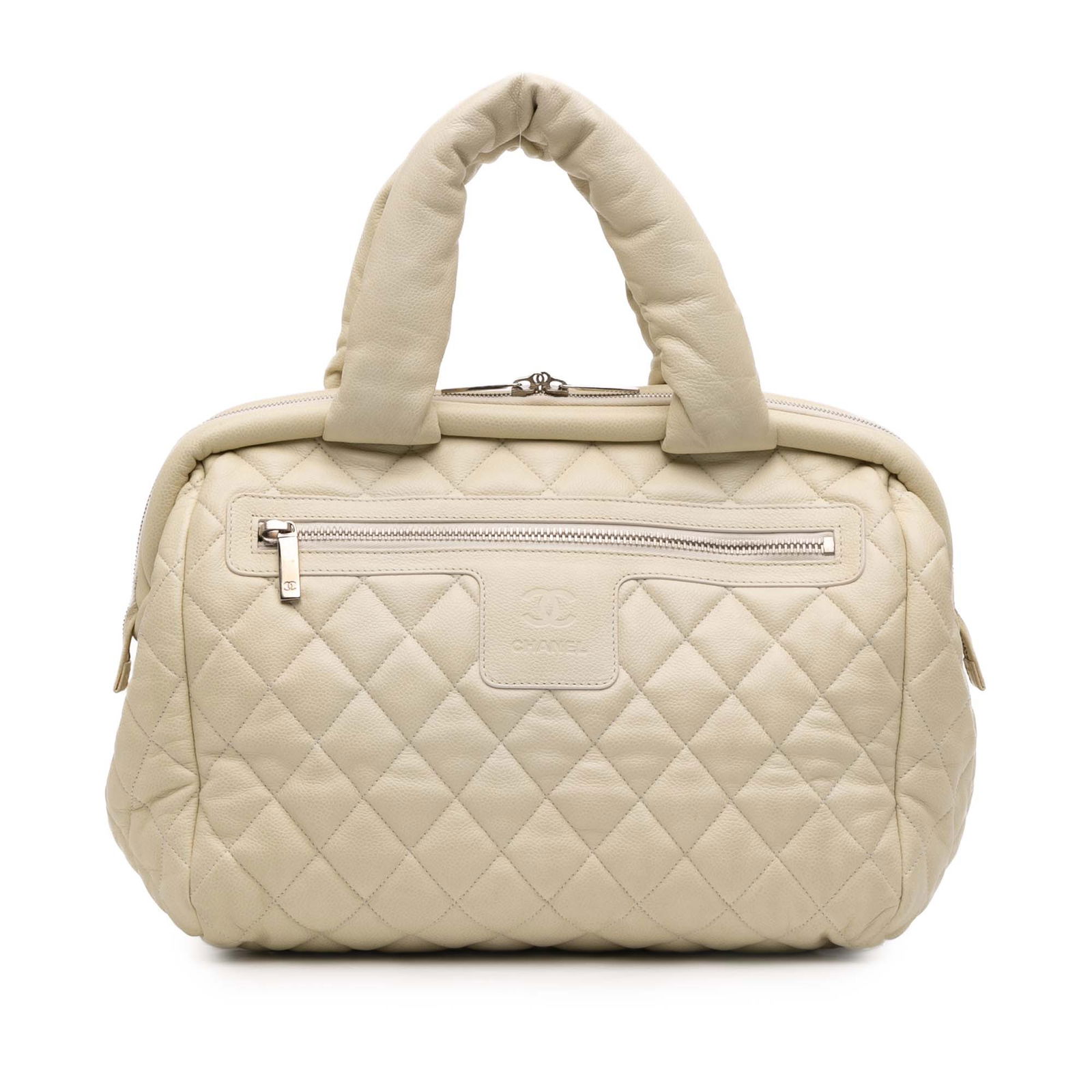 Chanel Quilted Caviar Coco Cocoon Bowler Bag White: Chanel Quilted Caviar Coco Cocoon Bowler Bag White The Chanel Quilted Caviar Coco Cocoon Bowler Bag is a stylish accessory that showcases a luxurious quilted caviar leather body. It features a conveni