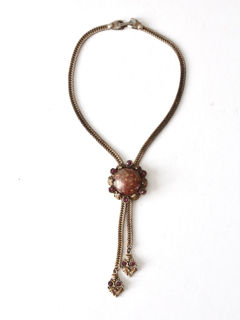 Vintage Gold Tone Bolo Pendant Necklace with Purple Rhinestones: Vintage Gold Tone Bolo Pendant Necklace with Purple Rhinestones Discover this stunning vintage bolo style slide pendant necklace, featuring a beautiful gold tone chain. The eye-catching pendant showca