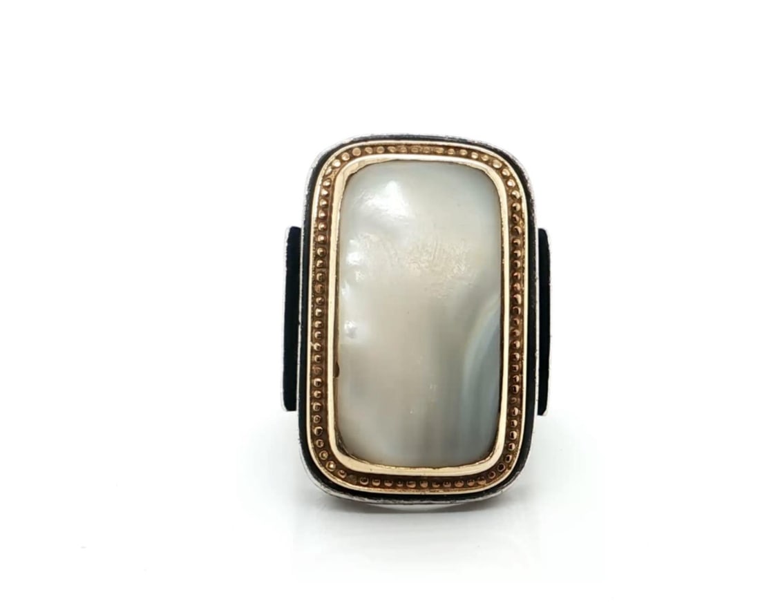 Mother of Pearl Rectangle Ring Sterling Silver 18k Gold Konstantino Size 7: Mother of Pearl Rectangle Ring Sterling Silver 18k Gold Konstantino Size 7 This Konstantino ring features a striking rectangular mother of pearl set in a sterling silver and 18k yellow gold setting. T