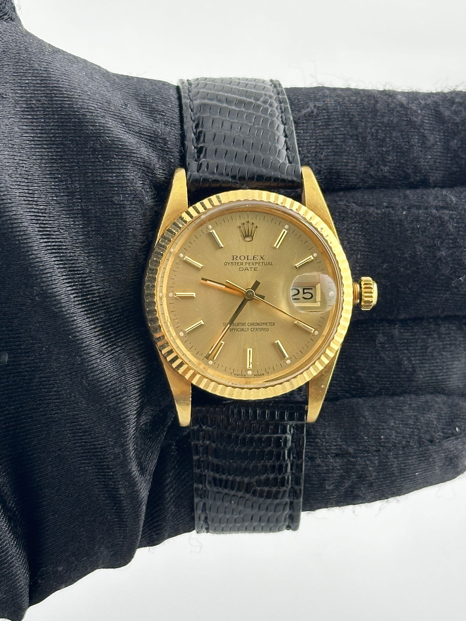 Champagne Stick Dial Rolex Ref 15038 Oyster Perpetual Date with Papers 1989: Champagne Stick Dial Rolex Ref 15038 Oyster Perpetual Date with Papers 1989 This Rolex Oyster Perpetual Date features a champagne stick dial and a fluted bezel, complemented by an aftermarket leather