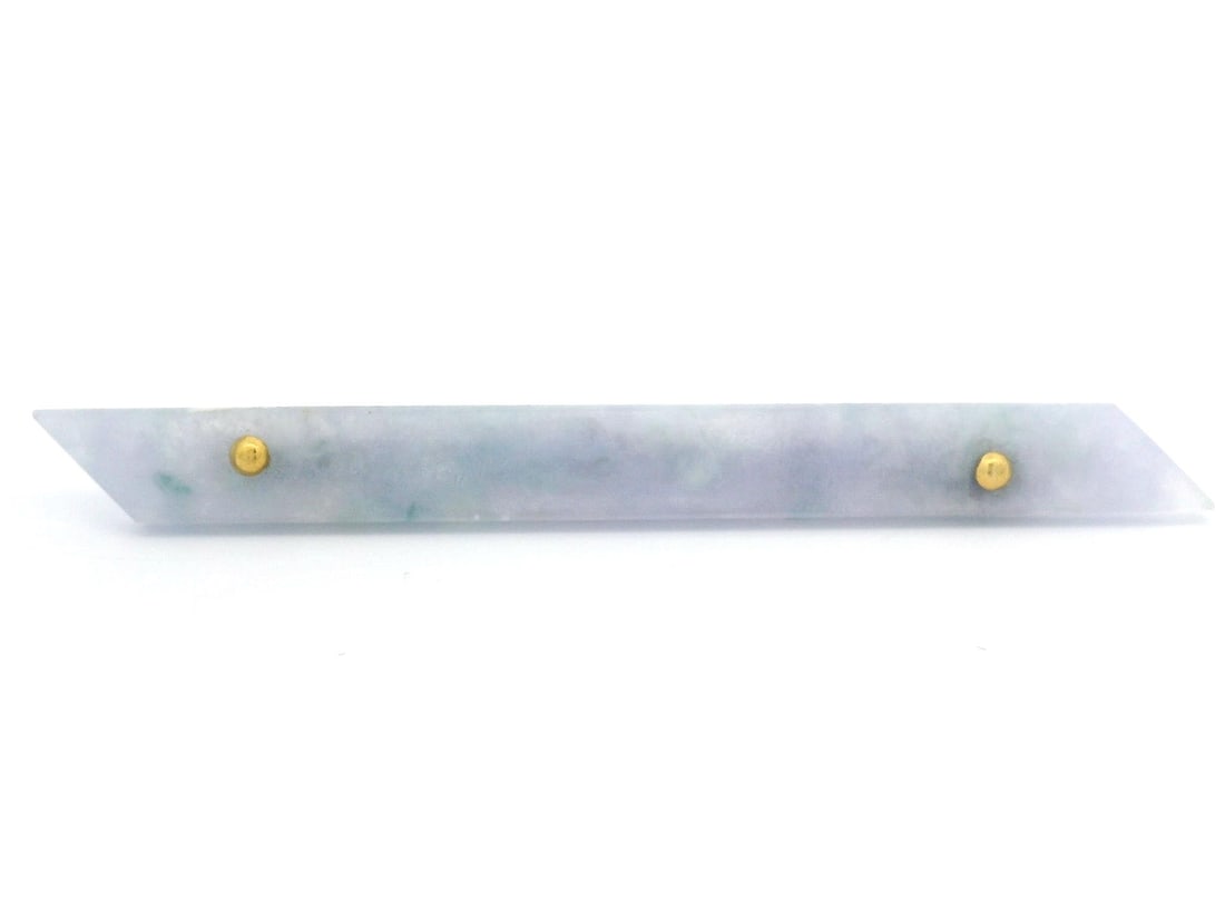 Antique Victorian 18k Gold Lavender Jade Long Bar Brooch: Antique Victorian 18k Gold Lavender Jade Long Bar Brooch This exquisite Antique Victorian brooch features a stunning custom cut marbled lavender jade stone, measuring approximately 67.7mm in length an