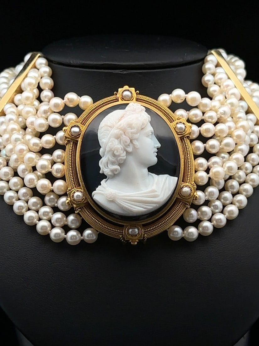 Vintage 9 Strand Pearl Choker with 18k Gold Clasp and Cameo Agate Center: Vintage 9 Strand Pearl Choker with 18k Gold Clasp and Cameo Agate Center This exquisite vintage choker features a stunning 9-strand design made of numerous natural genuine pearls. The round bead shape