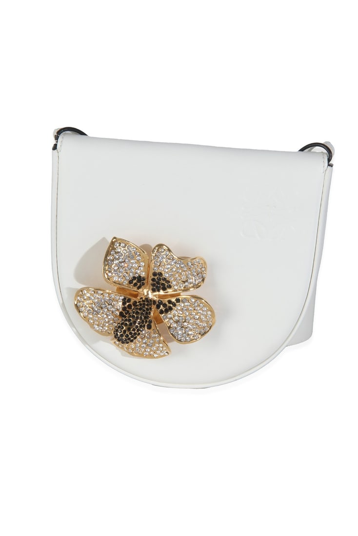 Loewe White Calfskin Heel Metal Flower Crossbody Bag 2020 Gold-Tone Hardware: Loewe White Calfskin Heel Metal Flower Crossbody Bag 2020 Gold-Tone Hardware This Loewe Heel Metal Flower Crossbody bag features a chic design crafted from premium white calfskin leather. The handbag