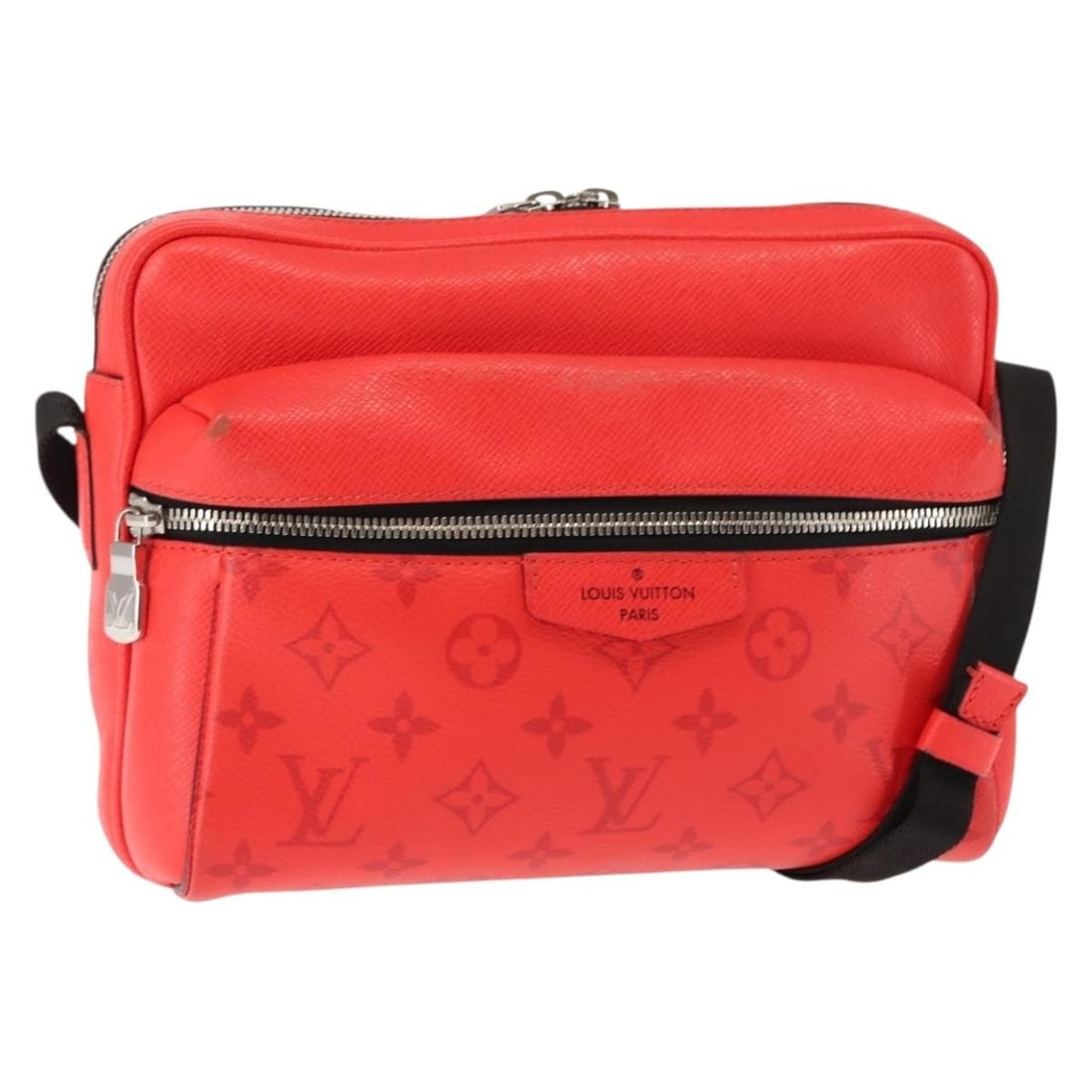 Red Louis Vuitton Outdoor Messenger Leather Crossbody Bag: Red Louis Vuitton Outdoor Messenger Leather Crossbody Bag This Louis Vuitton Outdoor Messenger Bag in Monogram Taigarama is crafted from red leather and designed for women. It features a spacious main
