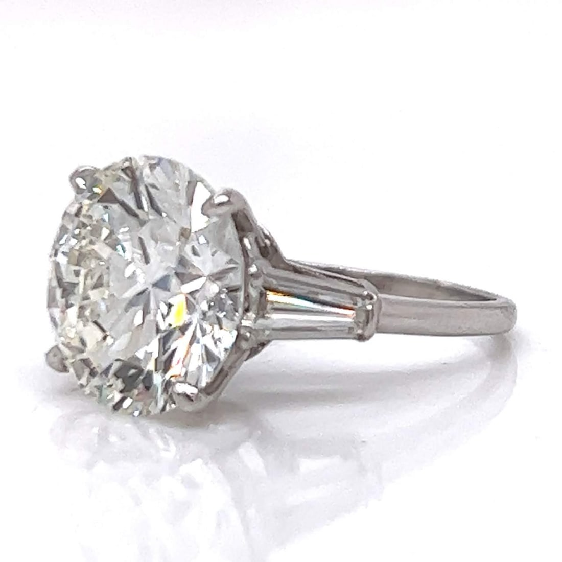 Van Cleef & Arpels 6.03 Ct GIA Certified Diamond Ring with Baguette Diamonds - 2