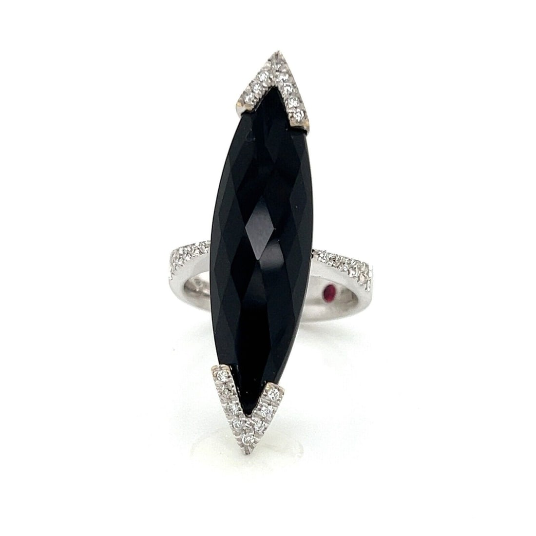Roberto Coin Marquise Onyx Diamond 18k White Gold Ring Size 6: Roberto Coin Marquise Onyx Diamond 18k White Gold Ring Size 6 This Roberto Coin ring is crafted from 18k white gold and features a long marquise-shaped onyx as the main stone, accented with natural di