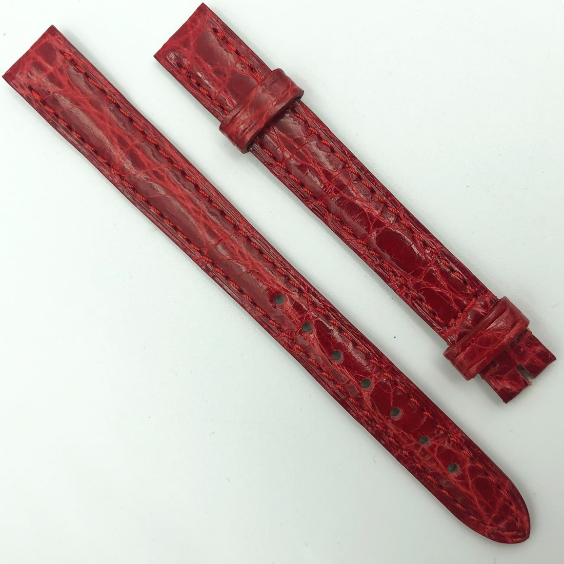 Cartier 11mm Red Leather Wristwatch Band for Buckle 1AGBAC29: Cartier 11mm Red Leather Wristwatch Band for Buckle 1AGBAC29 Enhance your wristwatch with this exquisite pre-owned Cartier 11mm red leather band designed for a buckle. With a sleek width of 11-10mm, t