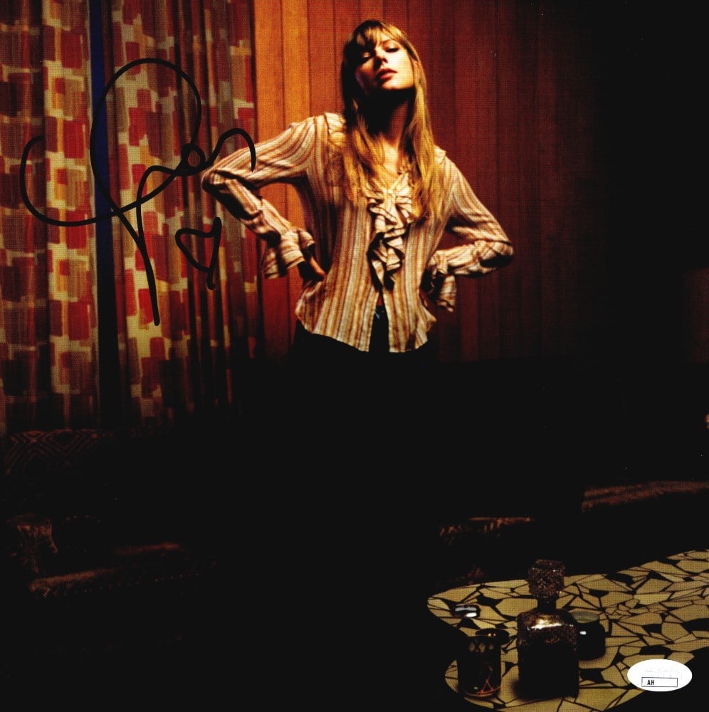 Taylor Swift Signed 11x11 Photo Hands on Hips JSA Authenticated (1 of 2)