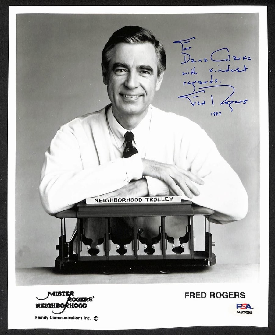 Fred Rogers Autographed 8x10 Photograph Mister Rogers Neighborhood PSA DNA Authenticated (1 of 1)