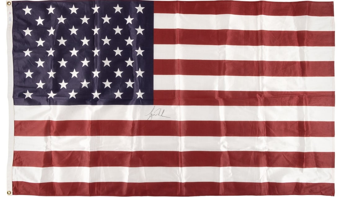 Tiger Woods 2006 Signed US Open Flag Beckett COA: Tiger Woods 2006 Signed US Open Flag Beckett COA This impressive 3x5' foot American flag is signed by golf legend Tiger Woods, commemorating his remarkable win at the 2006 Open Championship. The autog