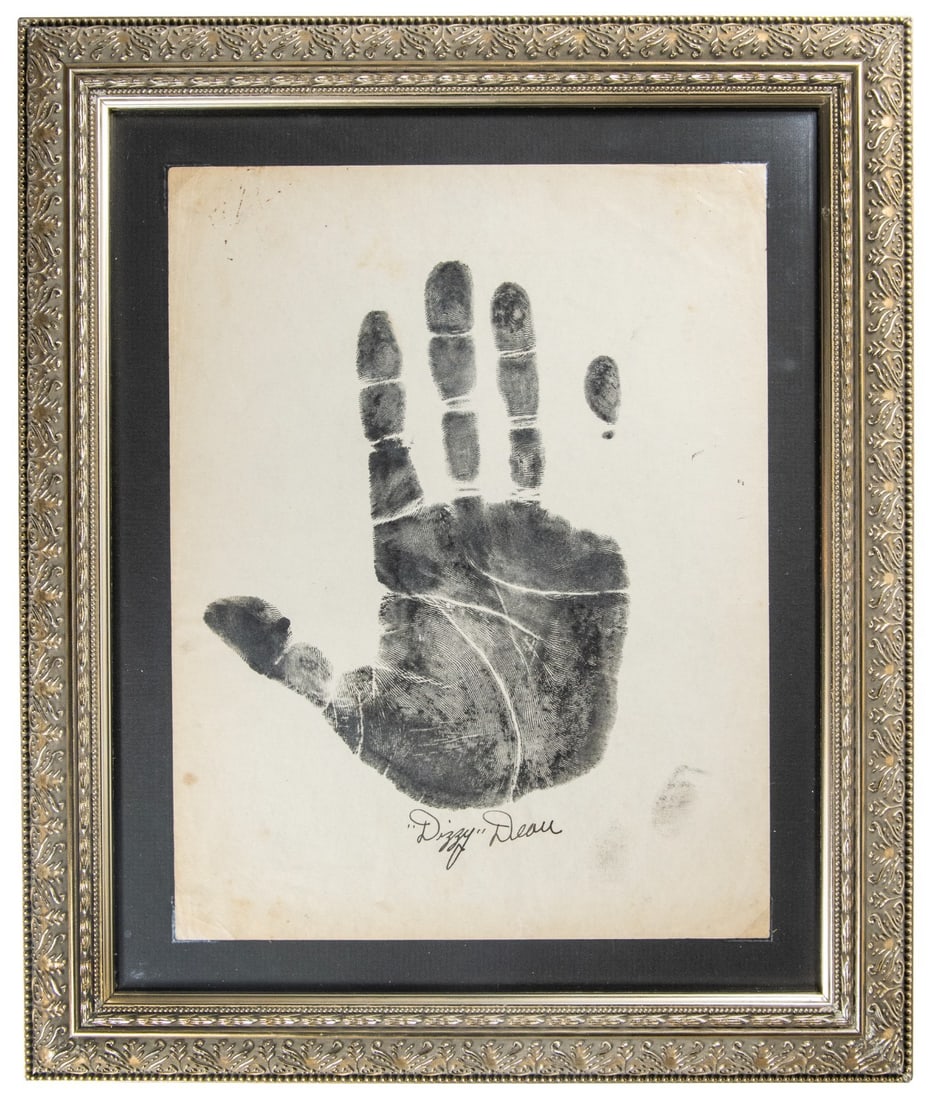 Dizzy Dean Signed Handprint Display PSA DNA GEM MINT 10 JSA COA: Dizzy Dean Signed Handprint Display PSA DNA GEM MINT 10 JSA COA This framed Original Handprint display features the signature of MLB legend and National Baseball Hall of Famer Dizzy Dean, known for hi