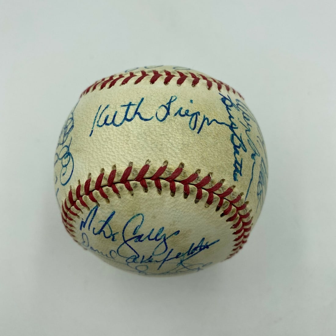 1986 Tacoma Tigers Team Signed Baseball Mark McGwire JSA COA: 1986 Tacoma Tigers Team Signed Baseball Mark McGwire JSA COA This is an original team-signed baseball from the 1986 Tacoma Tigers, a Minor League team affiliated with the Oakland Athletics. The baseba