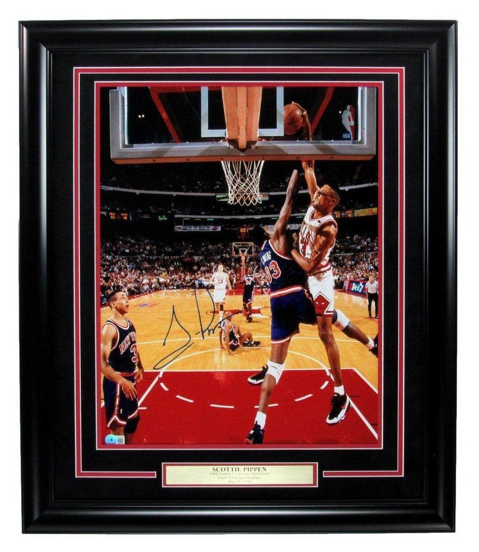 Framed 16x20 Chicago Bulls Photo Signed by Scottie Pippen HOF Beckett Authenticated: Framed 16x20 Chicago Bulls Photo Signed by Scottie Pippen HOF Beckett Authenticated This framed 16x20 photo features the autograph of Hall of Famer Scottie Pippen, commemorating his career with the Ch