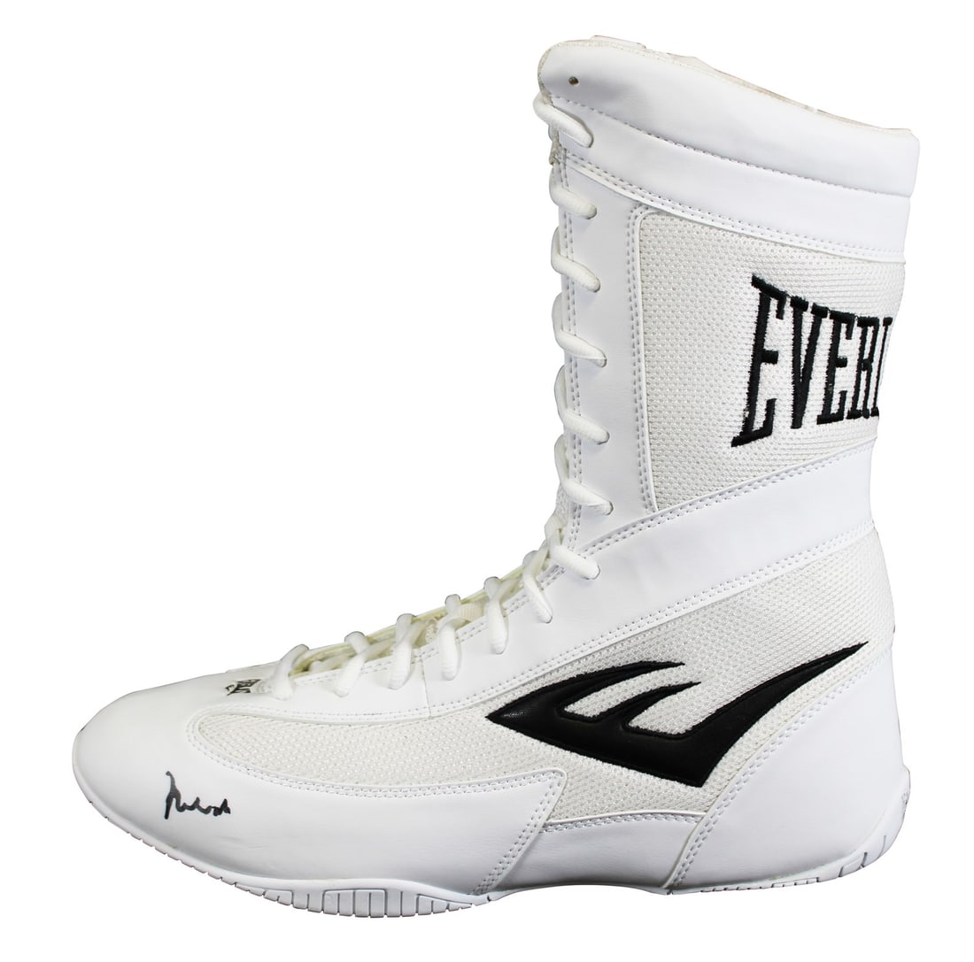 Muhammad Ali Signed Everlast Boxing Shoe Size 11.5 PSA Authenticated: Muhammad Ali Signed Everlast Boxing Shoe Size 11.5 PSA Authenticated This authentic autographed white Everlast boxing shoe, size 11.5, has been personally signed by the legendary boxer Muhammad Ali. G