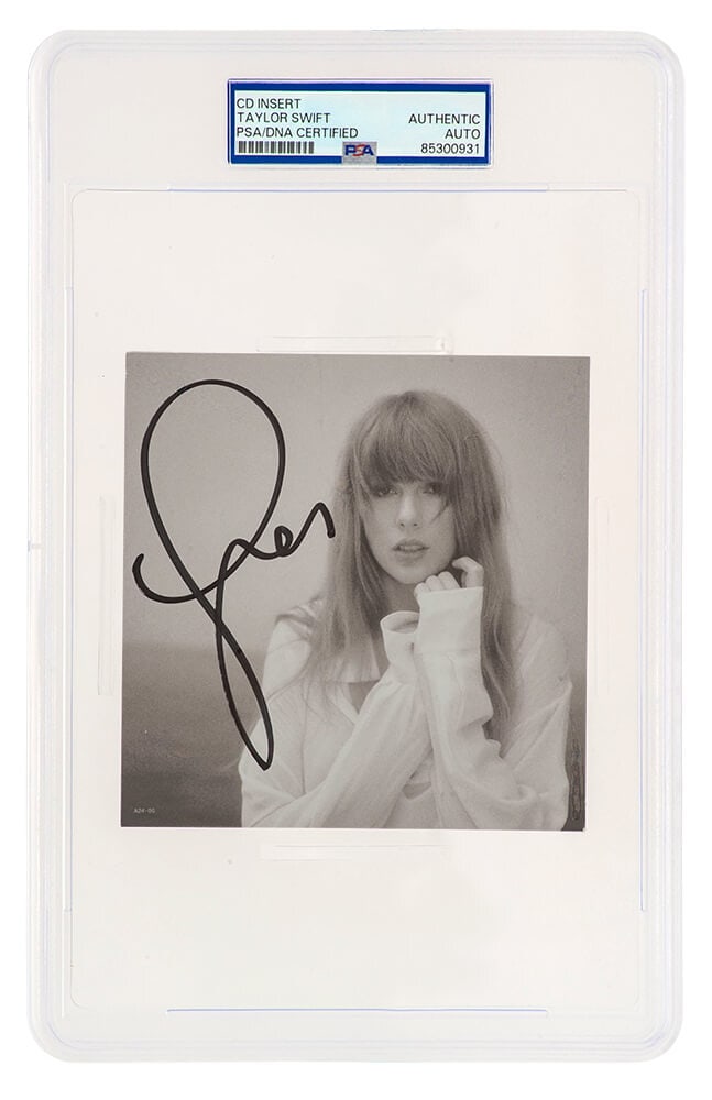 Taylor Swift Signed The Tortured Poets Department 5x5 CD Insert PSA/DNA: Taylor Swift Signed The Tortured Poets Department 5x5 CD Insert PSA/DNA This is a signed 5x5 CD insert of 'The Tortured Poets Department' by Taylor Swift. The item has been authenticated and encapsula