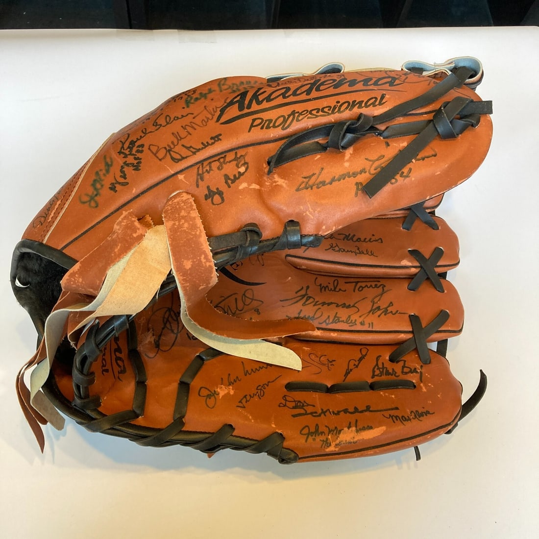 Multi Signed Oversized Baseball Glove with JSA Authentication: Multi Signed Oversized Baseball Glove with JSA Authentication This oversized baseball glove is a remarkable collectible featuring the signatures of legendary baseball players. It includes autographs f