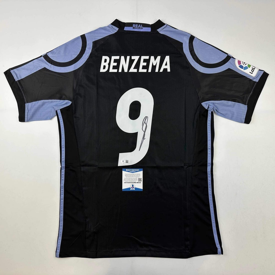 Karim Benzema Autographed Real Madrid 16-17 Black Jersey Beckett COA: Karim Benzema Autographed Real Madrid 16-17 Black Jersey Beckett COA This authentic autographed jersey features the name and number of renowned player Karim Benzema, from the Real Madrid 2016-2017 sea