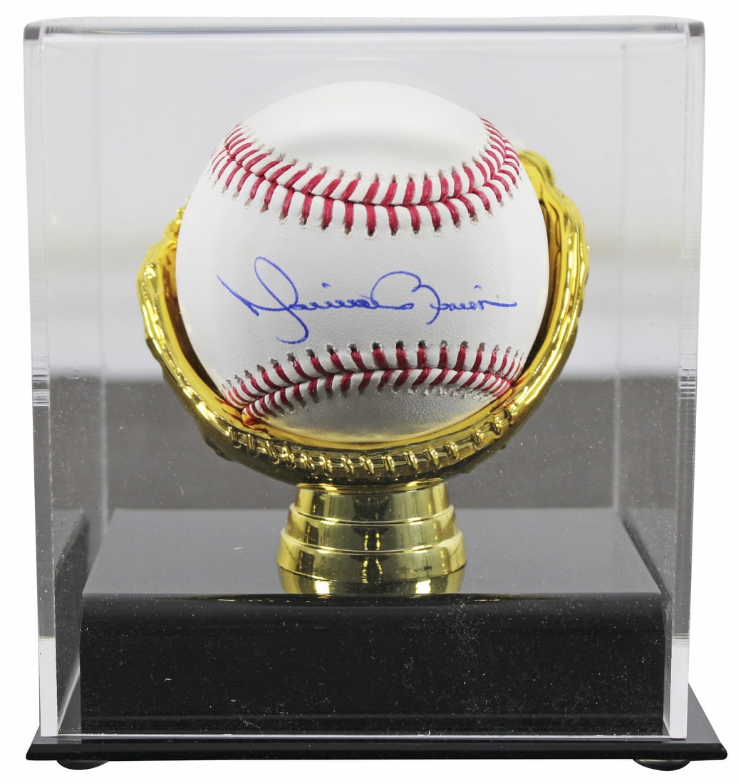 Mariano Rivera Signed OML Baseball in Gold Glove Case BAS Authenticated: Mariano Rivera Signed OML Baseball in Gold Glove Case BAS Authenticated This authentic OML baseball is personally signed by Mariano Rivera, the legendary pitcher of the New York Yankees. It comes with