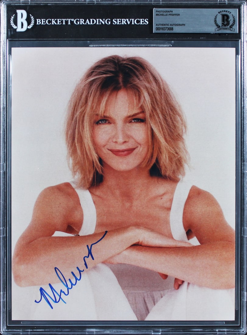 Michelle Pfeiffer Signed Dangerous Minds 8x10 Photo Beckett Authenticated: Michelle Pfeiffer Signed Dangerous Minds 8x10 Photo Beckett Authenticated This is an authentic 8x10 photograph signed by Michelle Pfeiffer, known for her role in the movie Dangerous Minds. The item ha
