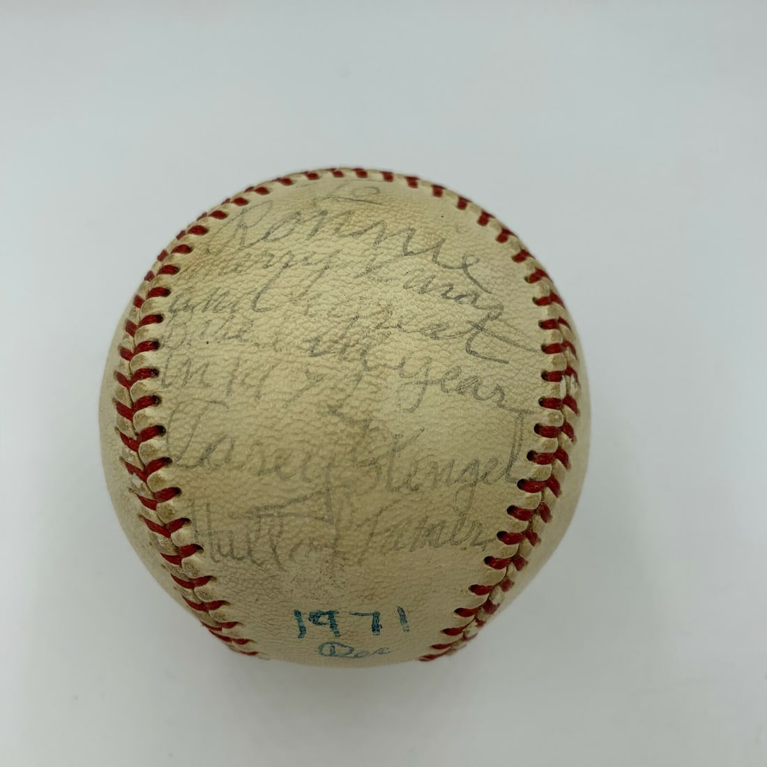 Casey Stengel Signed National League Baseball Merry Xmas JSA COA: Casey Stengel Signed National League Baseball Merry Xmas JSA COA This is a remarkable Casey Stengel single signed National League baseball, featuring the inscription "Merry Xmas." Authenticated by Jam