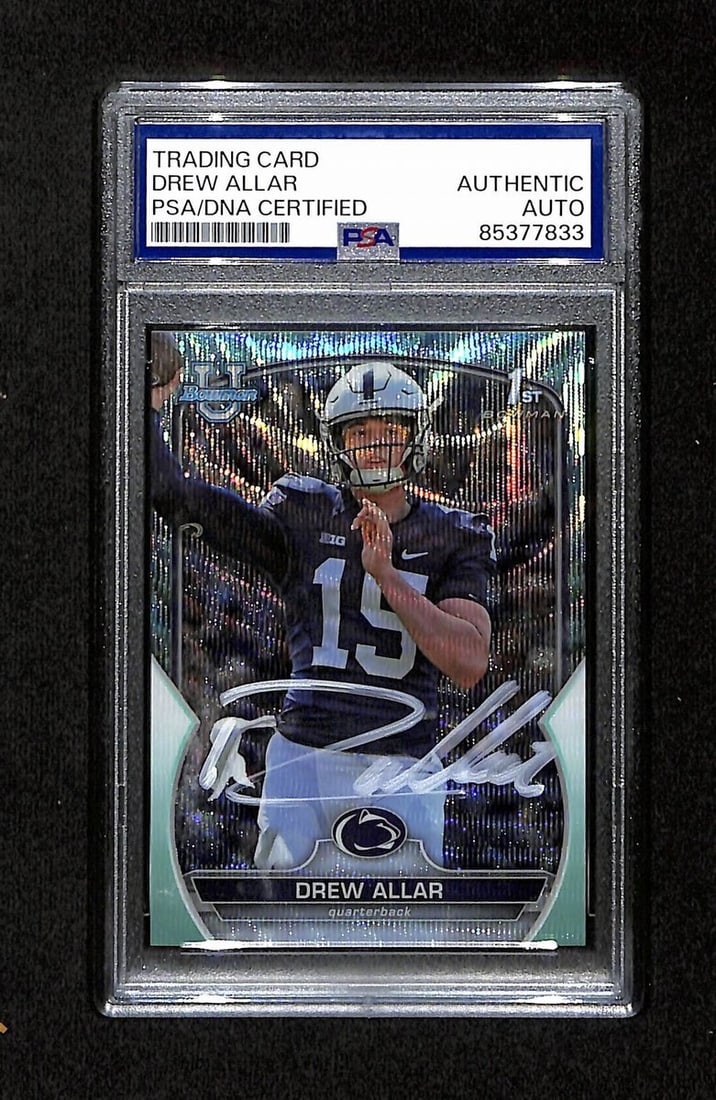 Drew Allar Signed 2022 Bowman U Green Rookie Card #59 PSA/DNA: Drew Allar Signed 2022 Bowman U Green Rookie Card #59 PSA/DNA This offering features a Drew Allar signed 2022 Bowman U Green Refractor Rookie Card #59, showcasing a prominent autograph from the Penn S