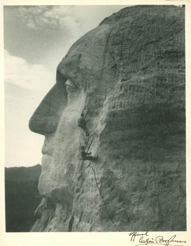 Gutzon Borglum Authentic Signed 8x10.5 Photo PSA/DNA Certified: Gutzon Borglum Authentic Signed 8x10.5 Photo PSA/DNA Certified This is an authentic signed 8X10.5 photo of Gutzon Borglum, renowned for his monumental sculptures, including Mount Rushmore. The photo i