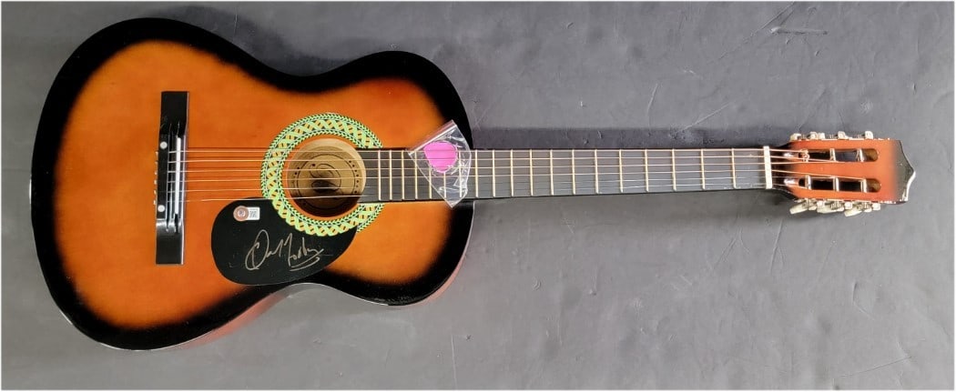 David Foster Autographed Guitar with Beckett Authentication: David Foster Autographed Guitar with Beckett Authentication This is an authentic acoustic guitar hand-signed by the renowned musician David Foster. The autograph has been verified by Beckett Autograph