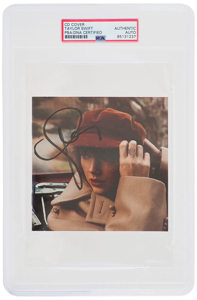 Taylor Swift Signed Red CD Cover PSA/DNA Authenticated: Taylor Swift Signed Red CD Cover PSA/DNA Authenticated This is a signed CD cover of Taylor Swift's album 'Red' (Taylor's Version). The item features Taylor Swift's autograph, which has been authentica
