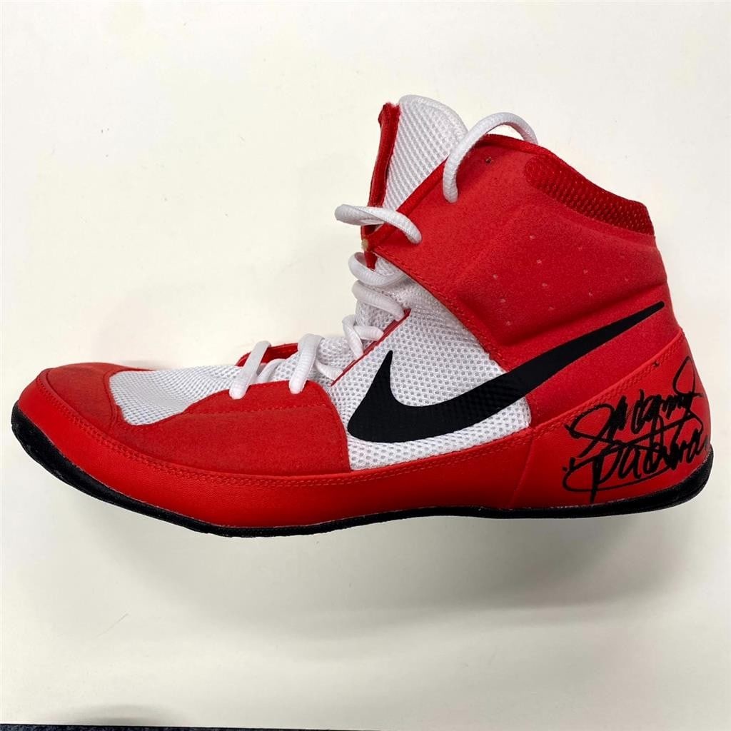 Manny Pacquiao Signed Nike Boxing Shoe Black JSA Authenticated: Manny Pacquiao Signed Nike Boxing Shoe Black JSA Authenticated Own a piece of boxing history with this authentic Manny Pacquiao signed Nike boxing training shoe. This pre-owned left shoe features Pacq