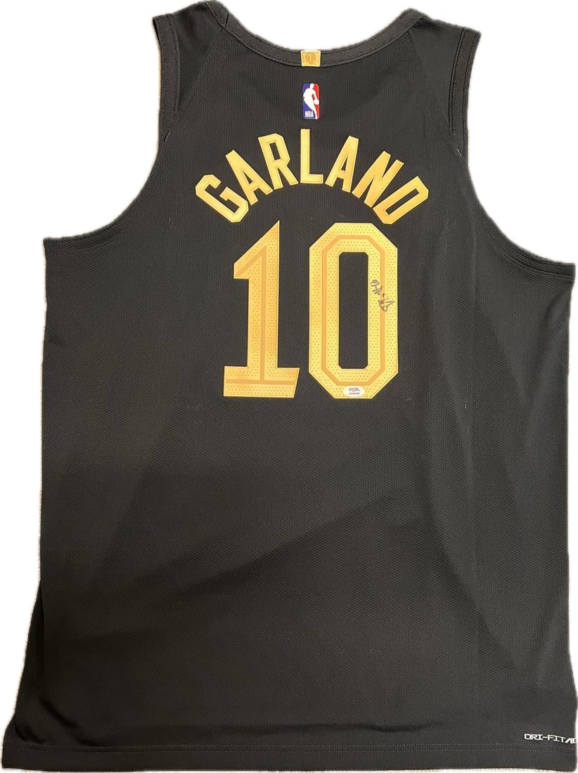 Darius Garland Autographed Jersey PSA/DNA Cleveland Cavaliers Basketball: Darius Garland Autographed Jersey PSA/DNA Cleveland Cavaliers Basketball This is an original stitched jersey autographed by Darius Garland, a standout player for the Cleveland Cavaliers. The signature