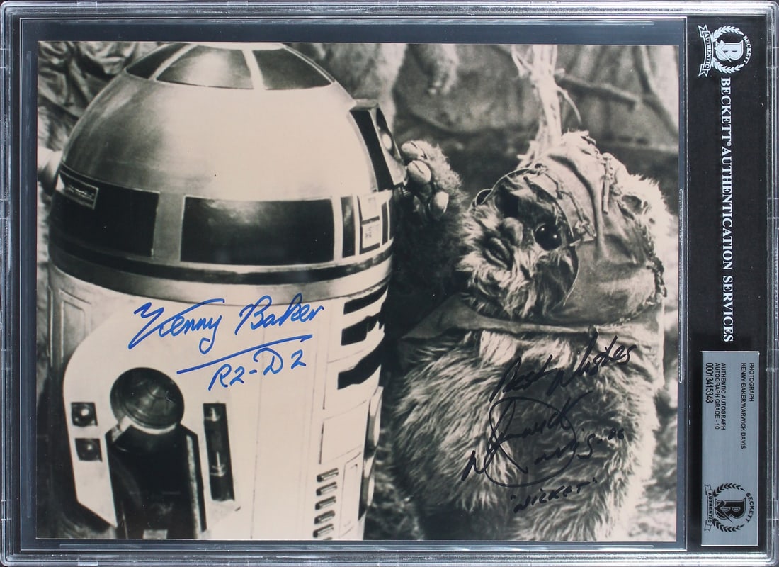 Kenny Baker Warwick Davis Star Wars Signed 8x10 Photo Gem Mint 10 Beckett: Kenny Baker Warwick Davis Star Wars Signed 8x10 Photo Gem Mint 10 Beckett Capture a piece of cinematic history with this stunning 8x10 photograph personally signed by Kenny Baker and Warwick Davis, re