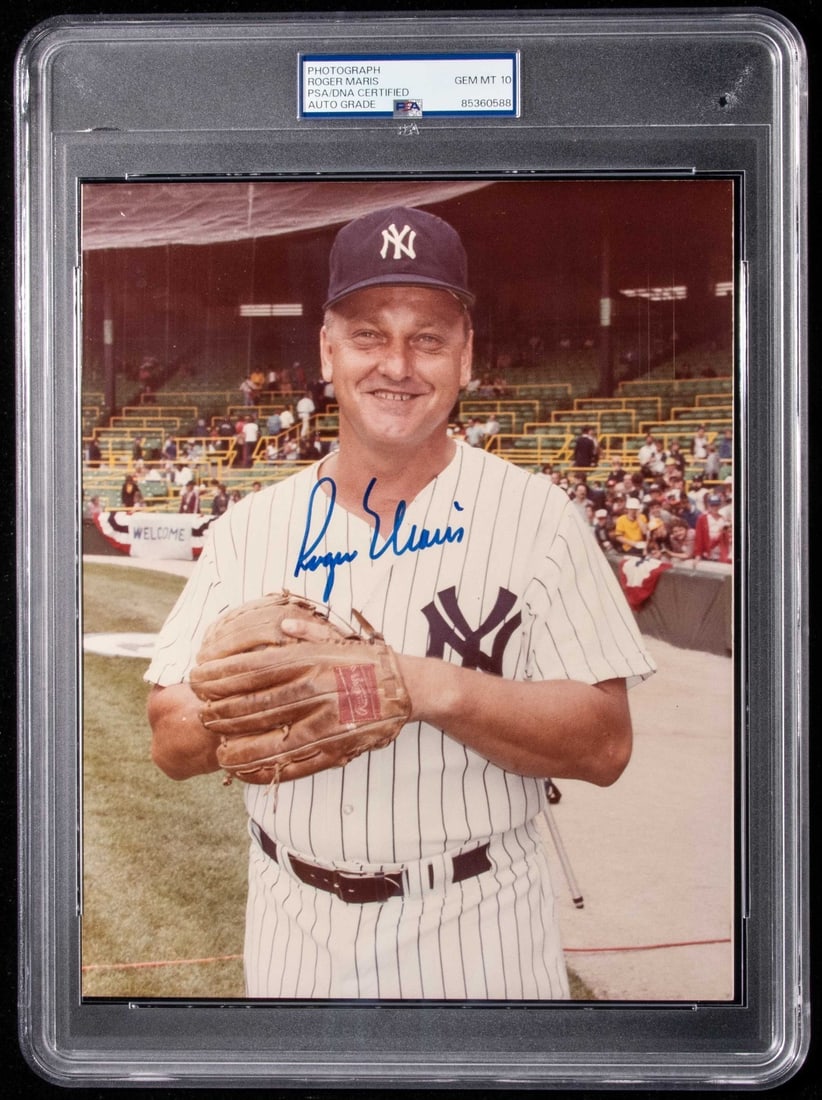 Roger Maris Signed 8x10 Photo PSA DNA Gem Mint 10 Yankees: Roger Maris Signed 8x10 Photo PSA DNA Gem Mint 10 Yankees This is a remarkable 8"x10" color photograph of baseball legend Roger Maris, prominently featuring his autograph. The signature has been authe