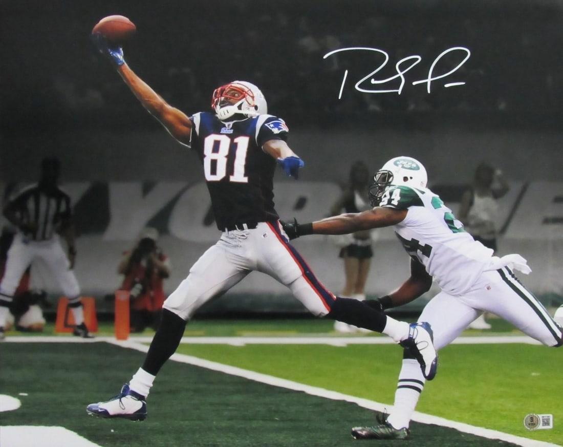 Randy Moss HOF Signed Patriots 16x20 Photo Beckett Authenticated: Randy Moss HOF Signed Patriots 16x20 Photo Beckett Authenticated This is a Randy Moss Hall of Fame Autographed 16x20 Photo featuring the New England Patriots. The signature has been authenticated in t