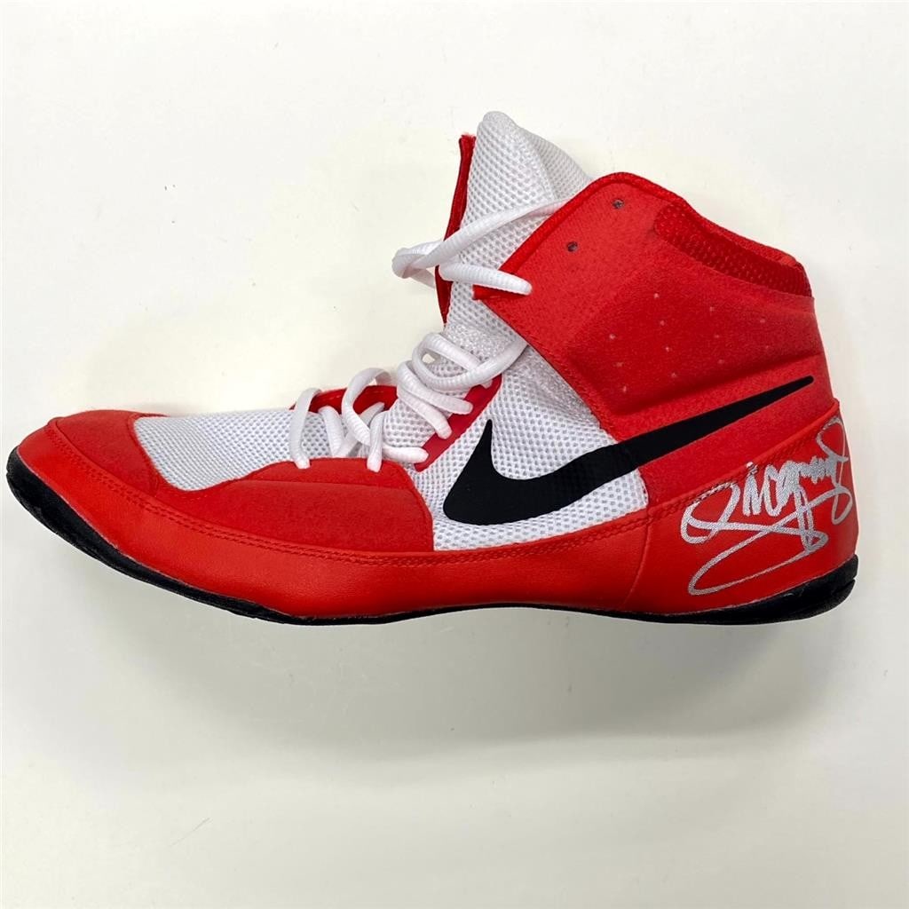Manny Pacquiao Signed Nike Boxing Shoe Left Silver JSA Authenticated: Manny Pacquiao Signed Nike Boxing Shoe Left Silver JSA Authenticated This is an original left Nike boxing training shoe personally signed by renowned boxer Manny Pacquiao. The shoe features a silver a