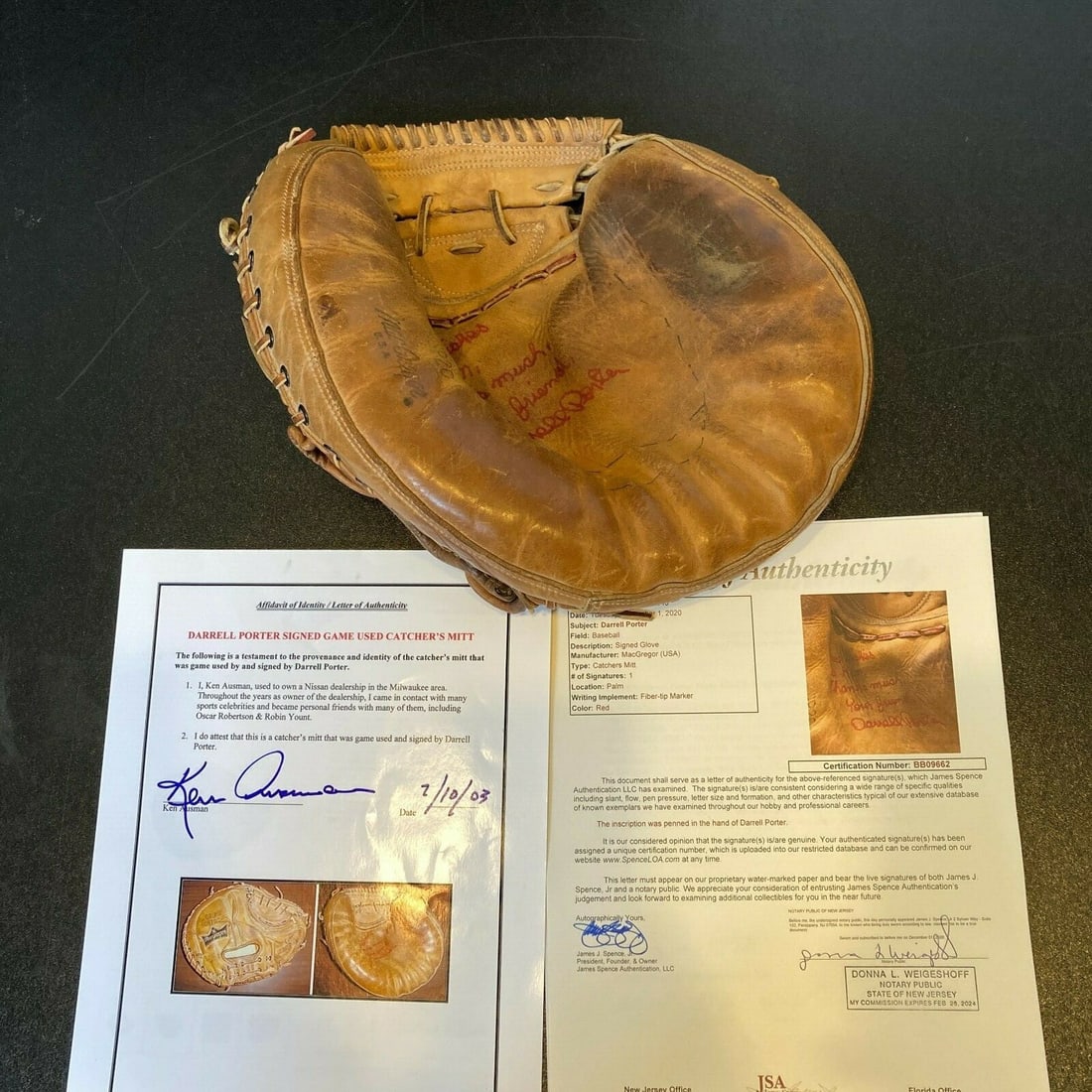 Darrell Porter 1971 Rookie Signed Game Used Catcher's Mitt JSA PSA DNA: Darrell Porter 1971 Rookie Signed Game Used Catcher's Mitt JSA PSA DNA This is a rare 1971 Rookie game-used catcher's mitt glove signed by Darrell Porter, a notable player in MLB history. The glove co