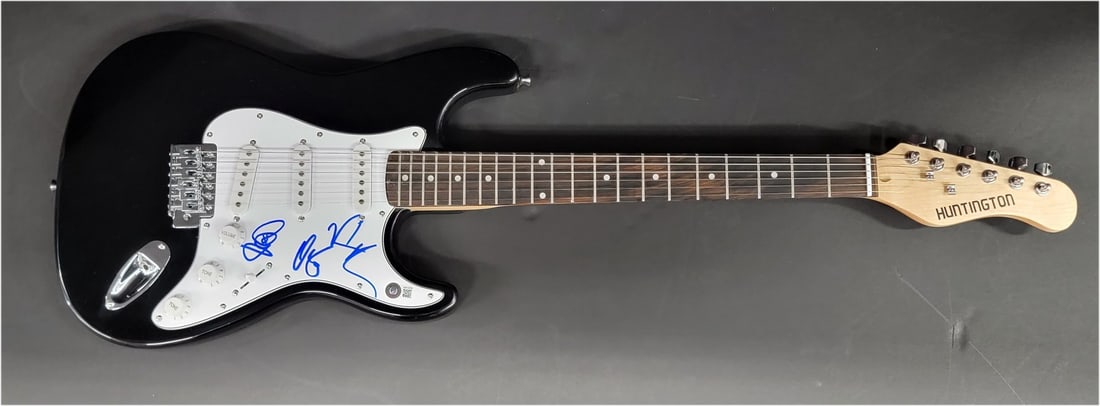 Living Colour Band Signed Electric Guitar Vernon Reid Corey Glover Doug Wimbish Beckett: Living Colour Band Signed Electric Guitar Vernon Reid Corey Glover Doug Wimbish Beckett Authenticated This original electric guitar is autographed by the iconic members of the band Living Colour: Vern
