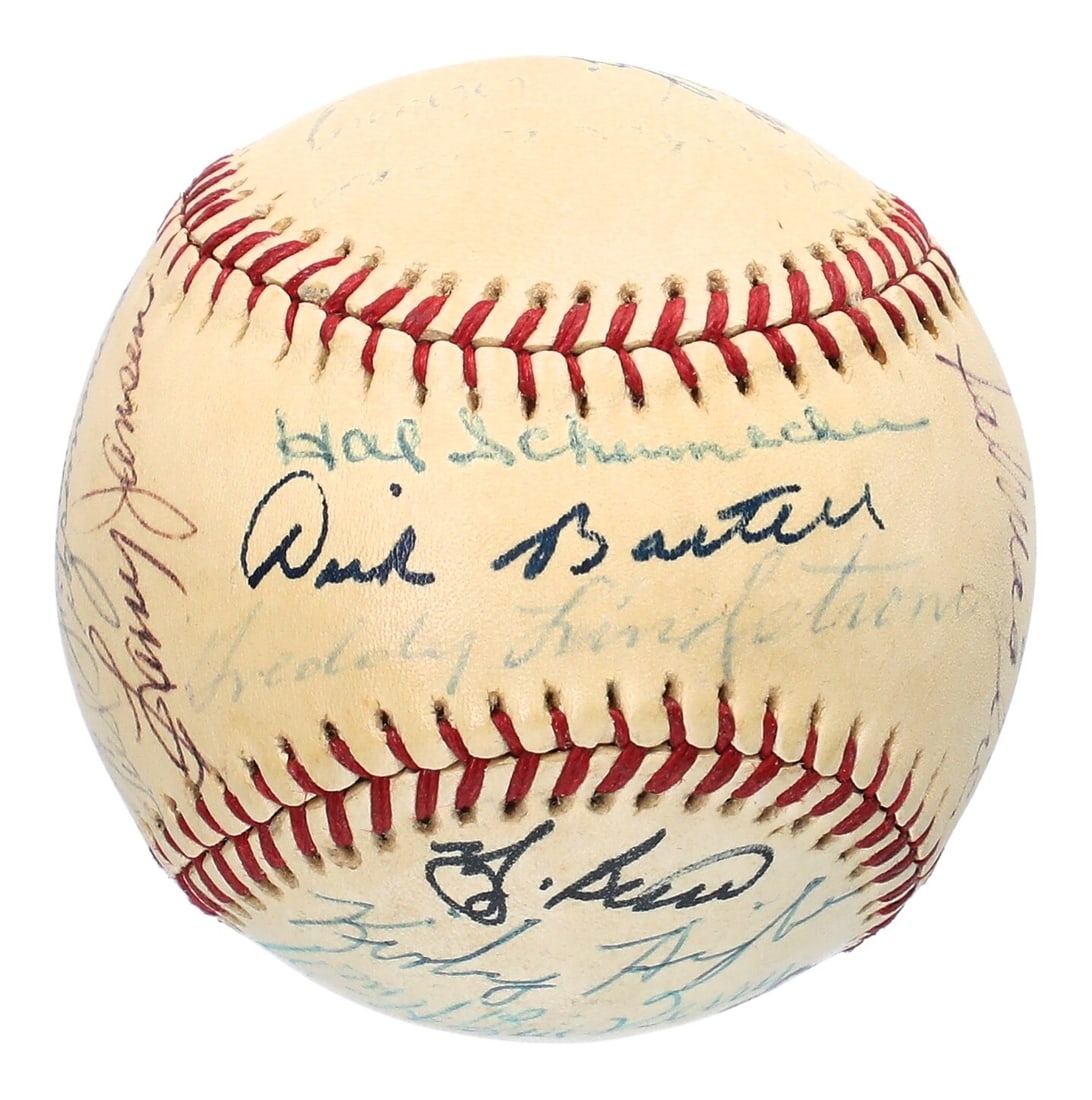 Rare New York Giants Signed Baseball 21 HOF Legends JSA PSA/DNA: Rare New York Giants Signed Baseball 21 HOF Legends JSA PSA/DNA This rare Official National League baseball is a treasure for any New York Giants fan, featuring 21 signatures from legendary players an