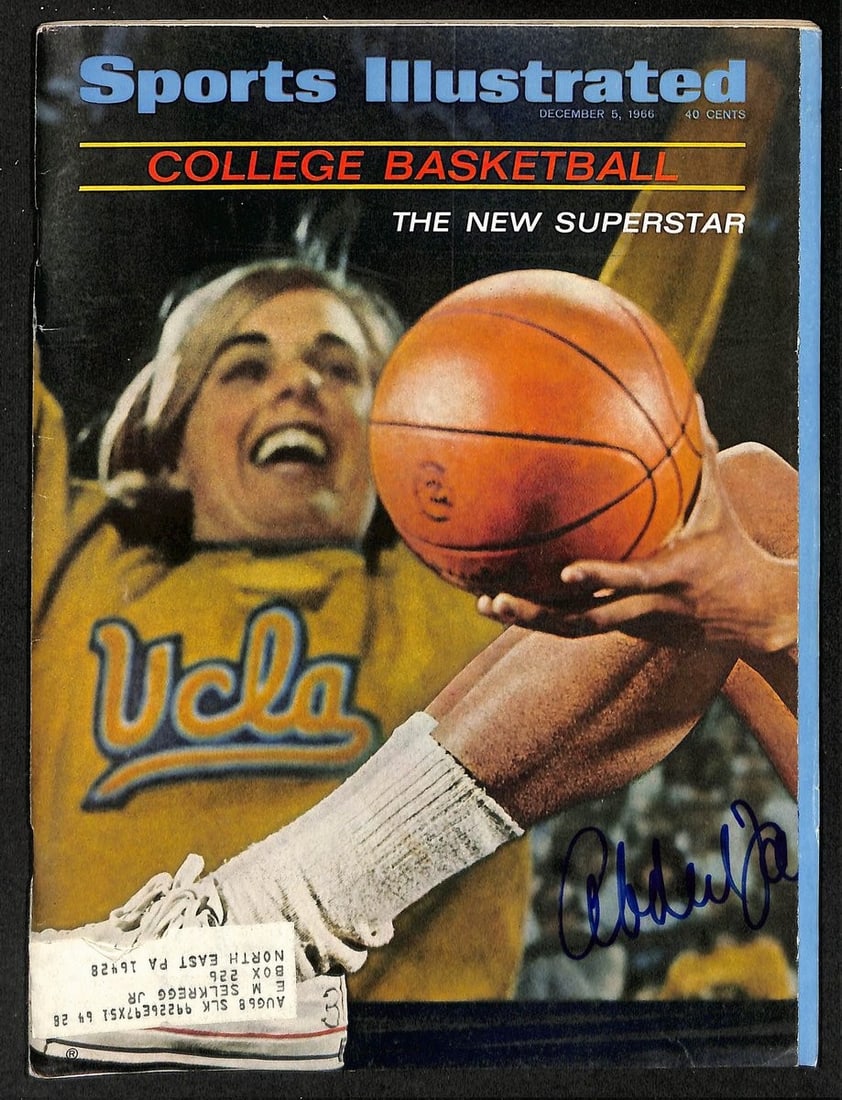 Autographed Sports Illustrated Magazine 12 5 1966 Kareem Abdul-Jabbar PSA DNA: Autographed Sports Illustrated Magazine 12 5 1966 Kareem Abdul-Jabbar PSA DNA This original 12/5/1966 Sports Illustrated magazine features a signed autograph by Kareem Abdul-Jabbar, a Hall of Fame bas