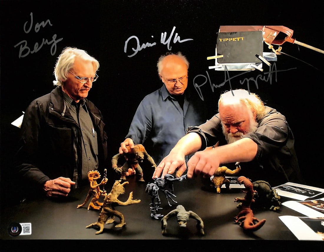 11x14 Photo Signed by Tippett Muren Berg from Solo Star Wars Dejarik Beckett LOA: 11x14 Photo Signed by Tippett Muren Berg from Solo Star Wars Dejarik Beckett LOA This is an original 11x14 photograph from Solo: A Star Wars Story, autographed in silver permanent marker by ILM alumni