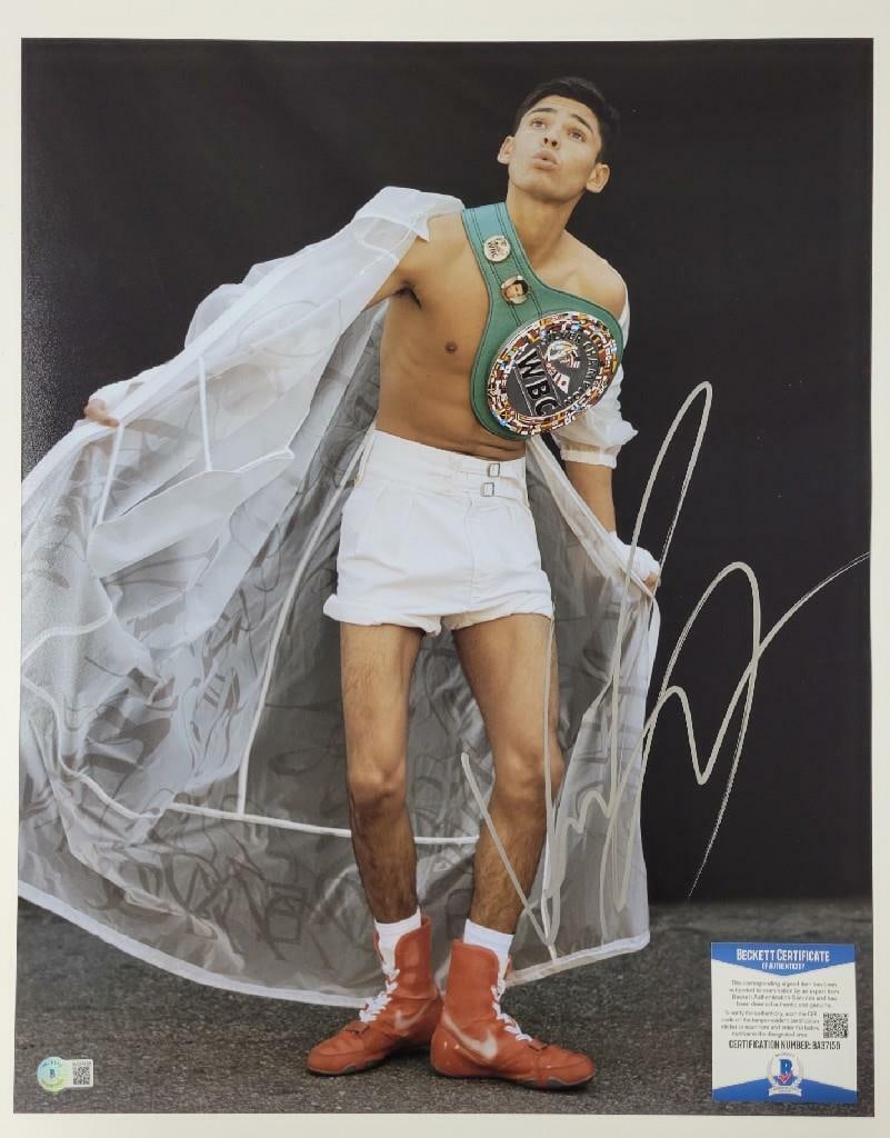 Ryan Garcia Signed 16x20 Boxing Photo Beckett Authenticated: Ryan Garcia Signed 16x20 Boxing Photo Beckett Authenticated This is an original signed 16x20 photo of Ryan Garcia, a prominent figure in boxing, featuring his autograph. The item comes with authentica